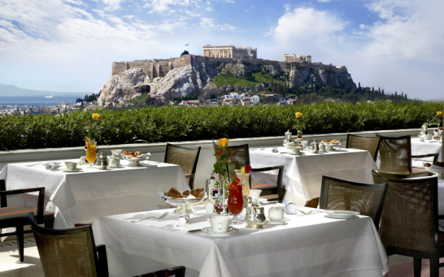 Η πολυτέλεια της Αθήνας κάνει το γύρο του κόσμου