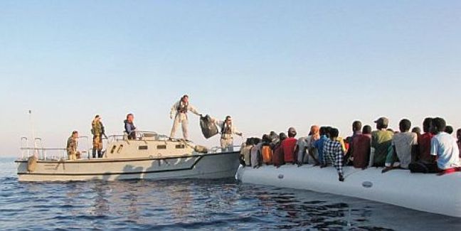 Καταγγελίες από Ιταλό εισαγγελέα για ύποπτες σχέσεις ΜΚΟ και διακινητών προσφύγων