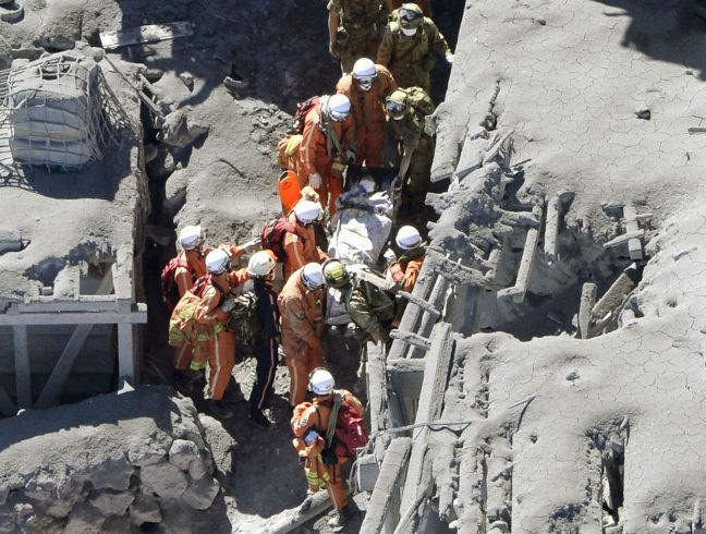 Τριάντα ανθρώπους εντόπισαν τα σωστικά συνεργεία στην Ιαπωνία