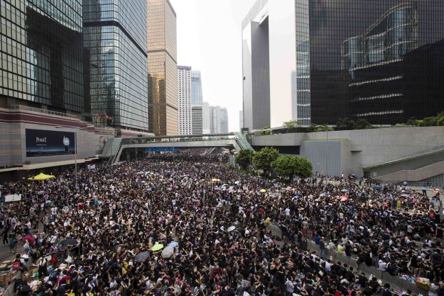 Με συνέχιση των διαδηλώσεων απειλούν στο Χονγκ Κονγκ