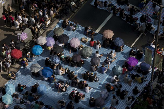 Πυκνώνουν οι ομπρέλες στην «επανάσταση» του Χονγκ Κονγκ