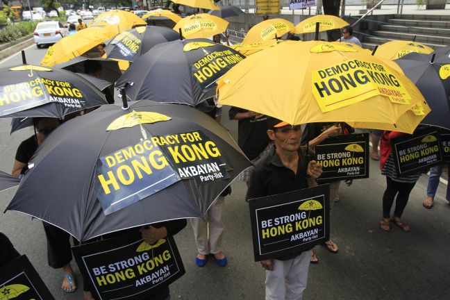 Η Κίνα στηρίζει Χονγκ Κονγκ