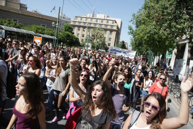 Ανοίγουν σταδιακά οι δρόμοι στο κέντρο