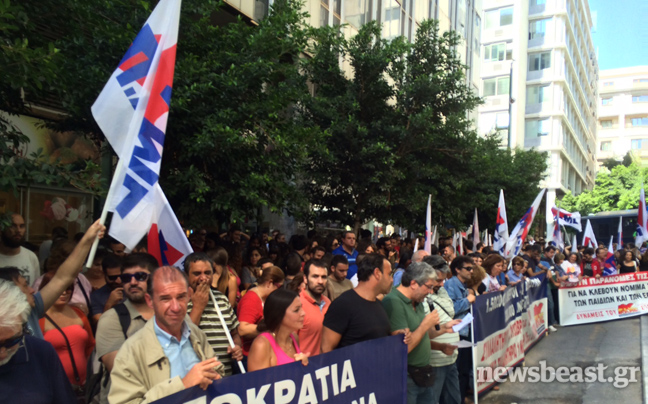 Την έξοδο της τρόικας από το ΥΠΟΙΚ αναμένει το ΠΑΜΕ