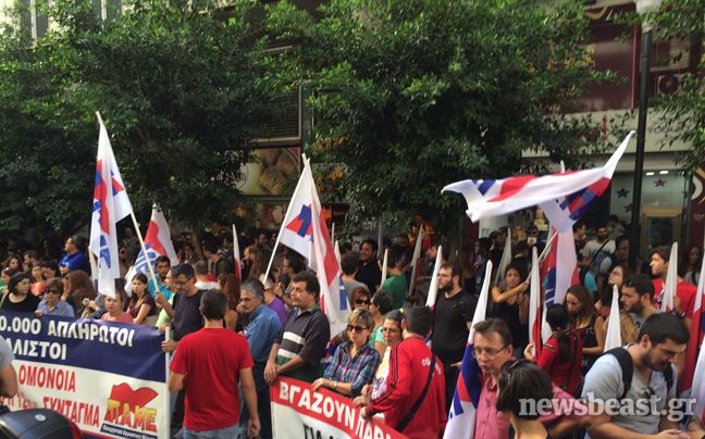 ΜΑΤ περικύκλωσαν τα μέλη του ΠΑΜΕ