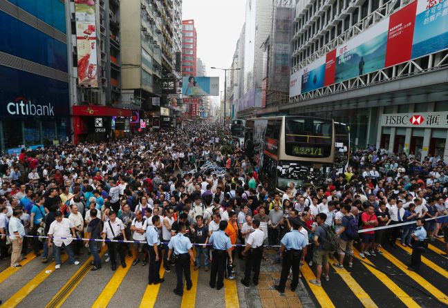 Βίαιες συμπλοκές και σήμερα στο Χονγκ Κονγκ