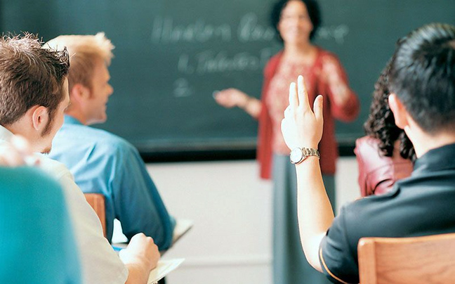 Εκπαιδευτικοί από 19 φορείς καλούνται να διδάξουν σε σχολεία