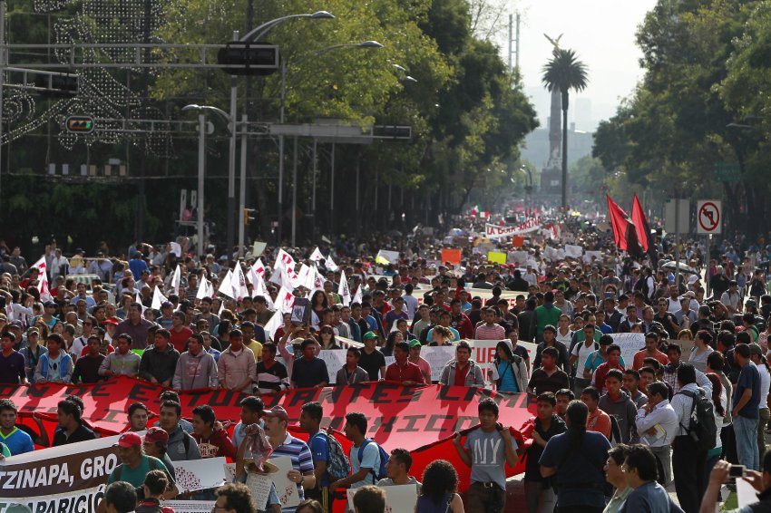 Χιλιάδες Μεξικανοί στους δρόμους για τους 43 εξαφανισμένους φοιτητές