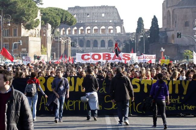 Στους δρόμους της Ιταλίας μαθητές και φοιτητές