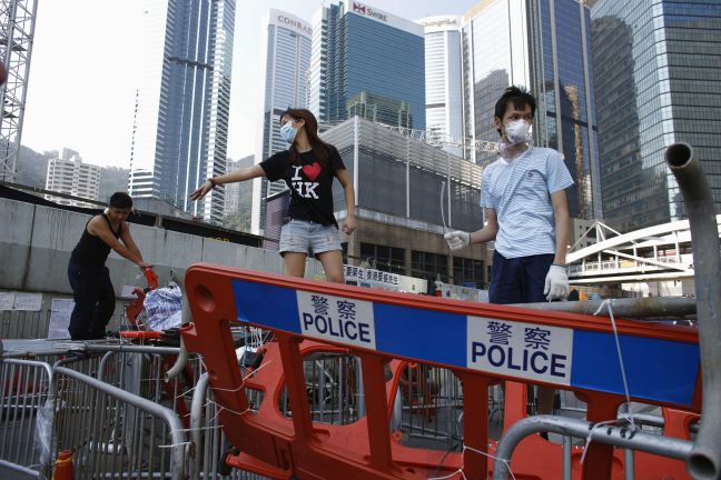 Απομακρύνουν οδοφράγματα στο Χονγκ Κονγκ