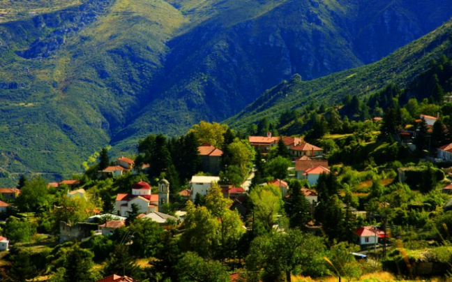 Κοντινή απόδραση στα Τρίκαλα Κορινθίας