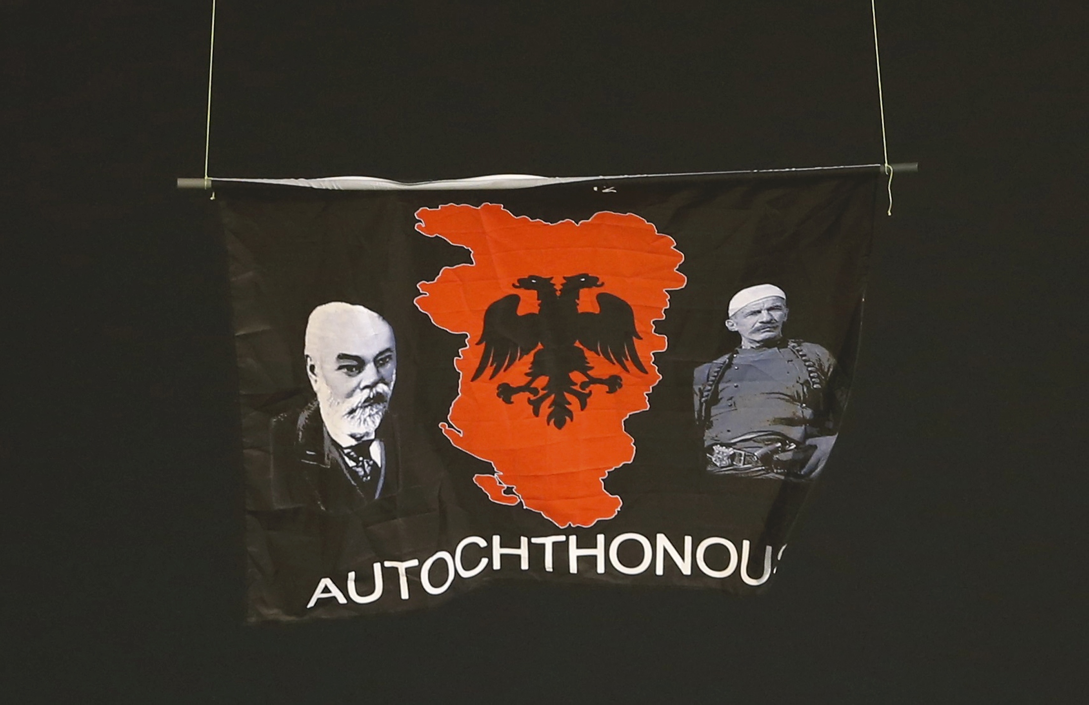 «Προκλητική ενέργεια η ύψωση της σημαίας με τη “Μεγάλη Αλβανία”»