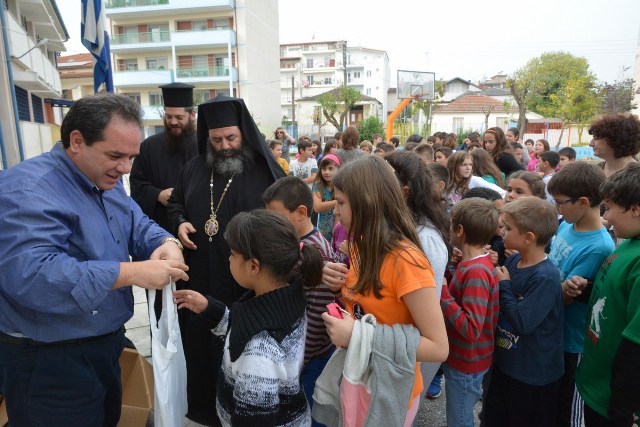 Χιλιάδες σχολικά είδη από την «Αποστολή» σε 15.500 μαθητές σε όλη την Ελλάδα