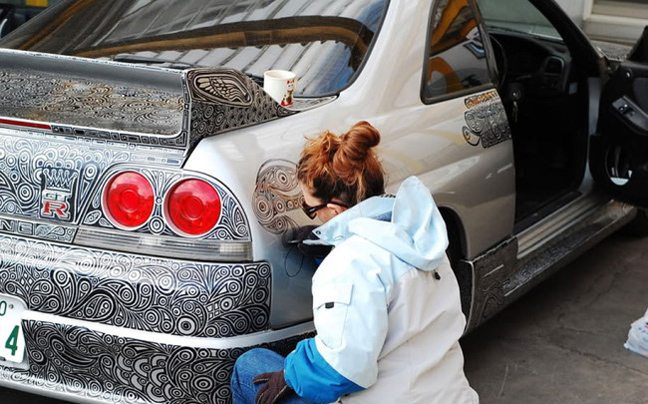 Μετέτρεψε ένα Nissan σε αριστούργημα με… μαρκαδόρους