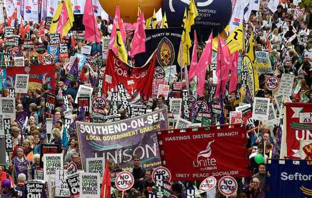Μεγάλη διαδήλωση στο Λονδίνο για τις μειώσεις μισθών
