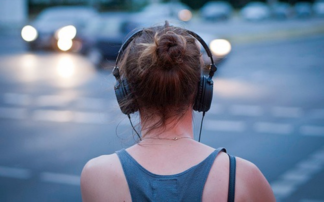 Η δυνατή μουσική απειλή για την ακοή των νέων
