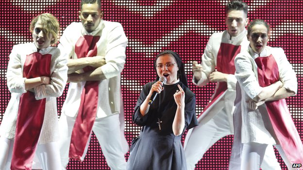 Η καλόγρια του ιταλικού «Voice» τραγουδά… «Like a Virgin»