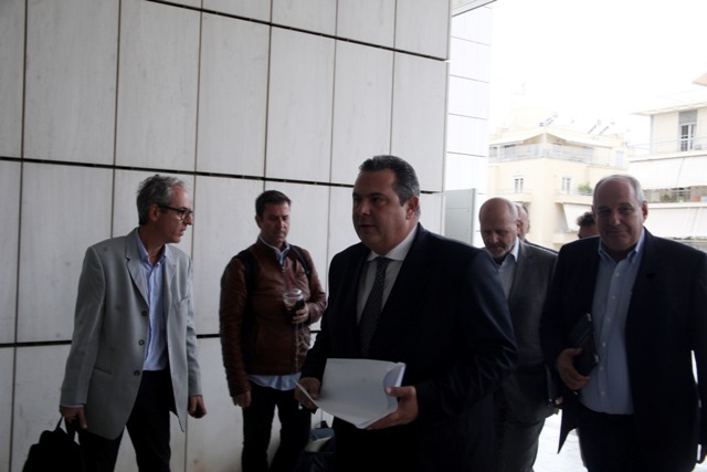 Να ανοίξουν λογαριασμοί βουλευτών για τον «κουμπαρά» ζητά ο Καμμένος