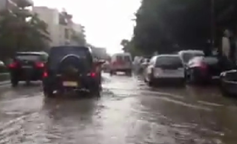 Ποτάμια οι δρόμοι της Θεσσαλονίκης από την καταιγίδα