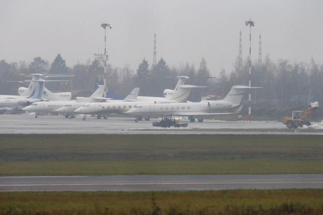 Σύγκρουση αεροσκάφους με όχημα μεταφοράς αποσκευών στη Ρωσία