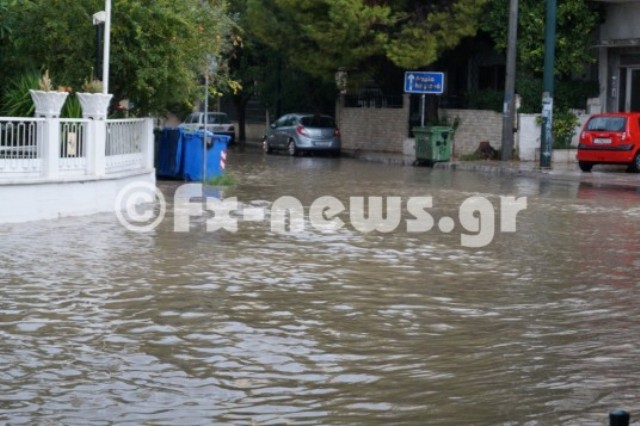 Μεγάλα προβλήματα στη Νέα Φιλαδέλφεια από τη βροχή