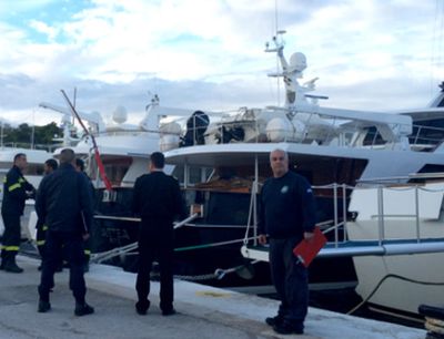 Φωτιά στο σκάφος του εφοπλιστή Γουλανδρή στη μαρίνα της Βουλιαγμένης