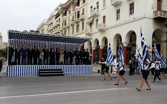 Πλήθος κόσμου στην παρέλαση της Θεσσαλονίκης