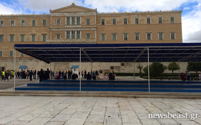 Προετοιμασίες για την αυριανή παρέλαση στην Αθήνα