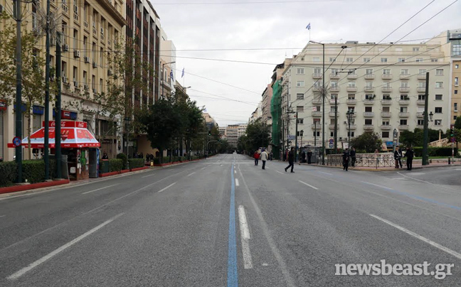 Παρέλαση για ελάχιστους στην Αθήνα