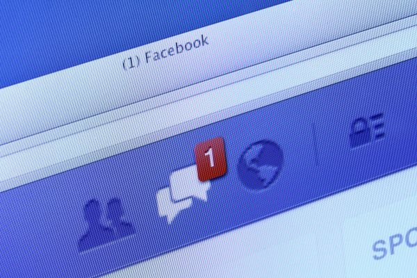 Αρχιμανδρίτης ζήτησε από ιερείς να κόψουν το Facebook!