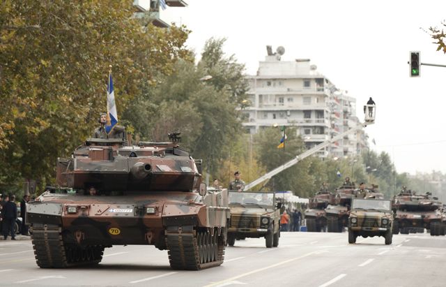 Παρέλαση 25ης Μαρτίου με δημοτικό γλέντι και νταούλια