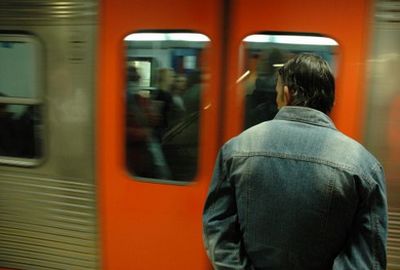 Ένταση λίγο πριν το ντέρμπι Ολυμπιακός – Παναθηναϊκός: Πέταξαν πέτρες σε τρένο του ΗΣΑΠ