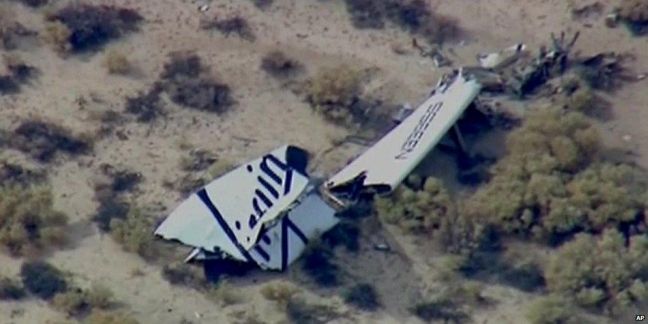 Το σκάφος της Virgin Galactic έσπασε στα δύο κατά τη διάρκεια της πτήσης