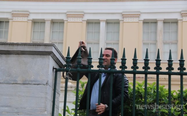 Μήνυση κατά Φορτσάκη από την εκπρόσωπο των διοικητικών του ΕΚΠΑ