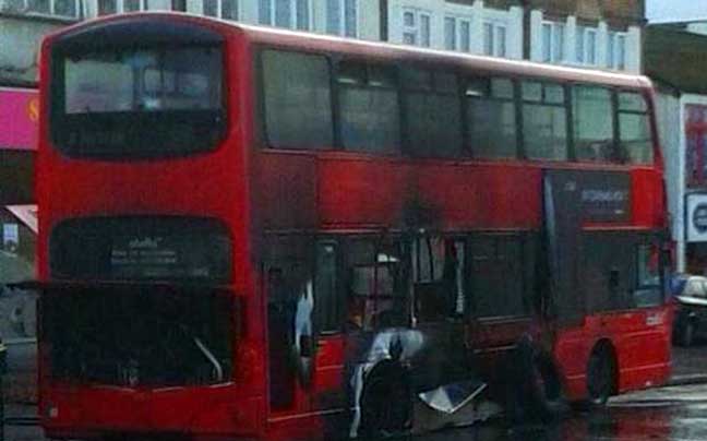 Τρόμος στο Λονδίνο από έκρηξη λεωφορείου