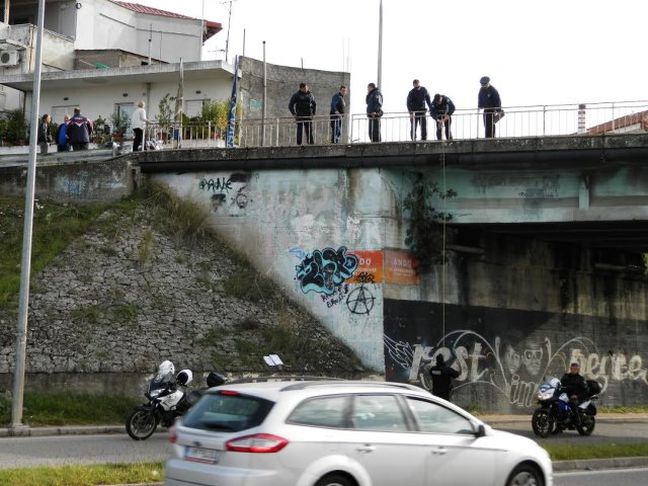 Γυναίκα έπεσε από αερογέφυρα στο Αγρίνιο