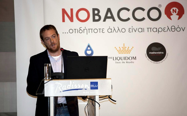Έλληνες επιστήμονες ανοίγουν τον διάλογο για το ηλεκτρονικό τσιγάρο