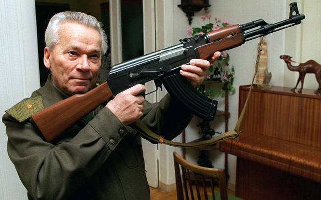 Ο «πατέρας» του αυτόματου όπλου ΑΚ-47, Μιχαήλ Καλάσνικοφ