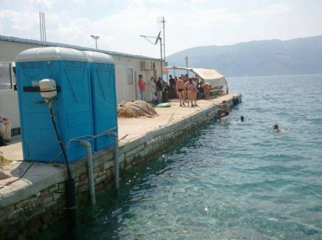 Κάτι δεν πάει καλά εδώ πέρα