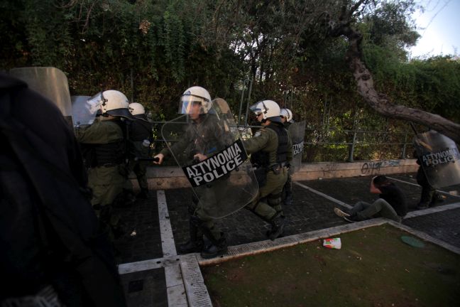 ΕΔΕ για τον τραυματισμό φωτορεπόρτερ από αστυνομικό