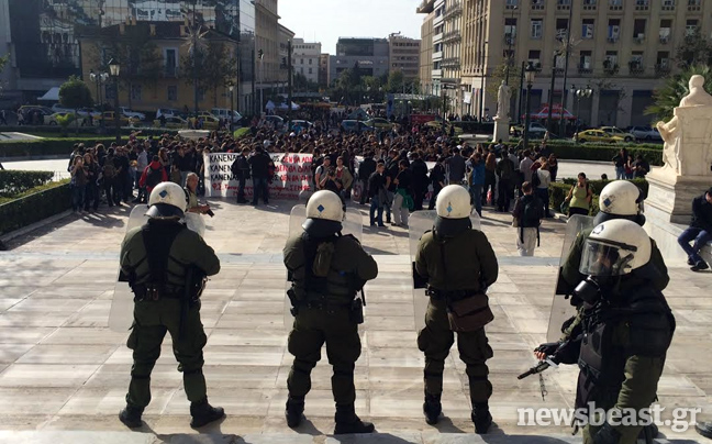 Στα Προπύλαια έφτασαν οι φοιτητές