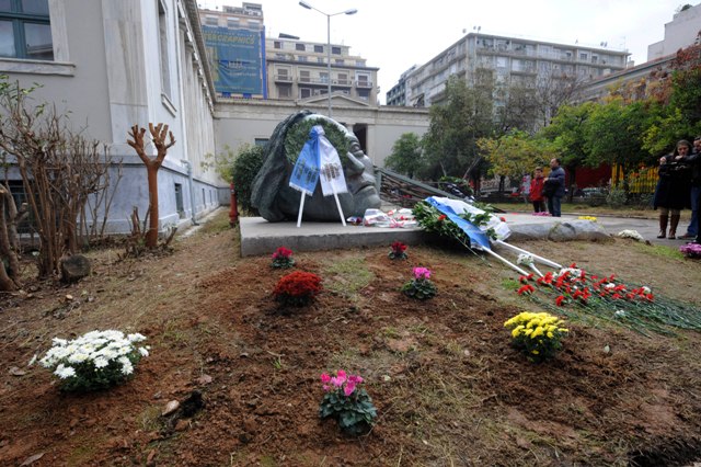 Ολοκληρώθηκε η πορεία του ΠΑΜΕ για το Πολυτεχνείο