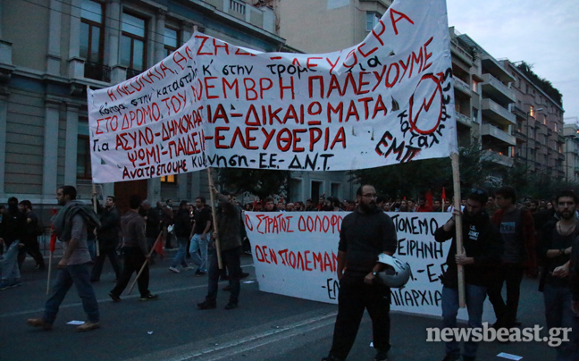 Σε εξέλιξη η πορεία για το Πολυτεχνείο