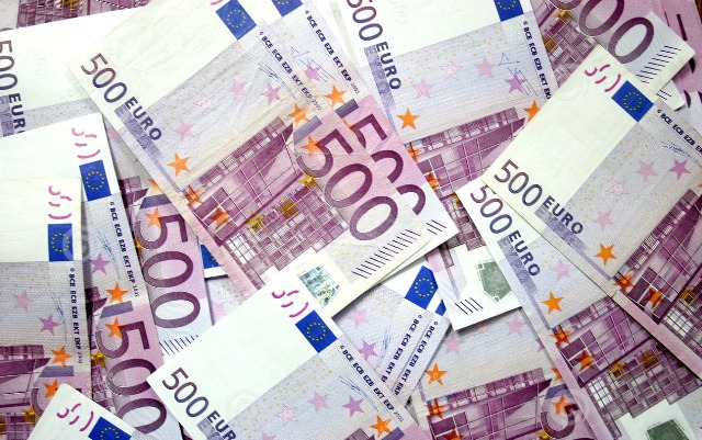Πάνω από 3,7 δισ. ευρώ τα κρατικά έσοδα του Απριλίου