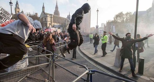 Ταραχές σε πορεία φοιτητών στο Λονδίνο