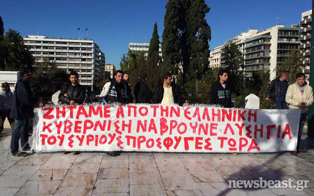 Στο Σύνταγμα παραμένουν οι σύροι πρόσφυγες