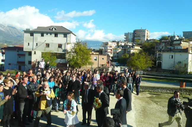 Θερμή υποδοχή στον Λοβέρδο από την ελληνική μειονότητα στην Αλβανία