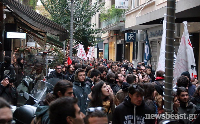 Έξω από το γραφείο του Α. Λοβέρδου οι φοιτητές