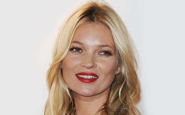 Έτσι κρύβει τις ρυτίδες της η Kate Moss