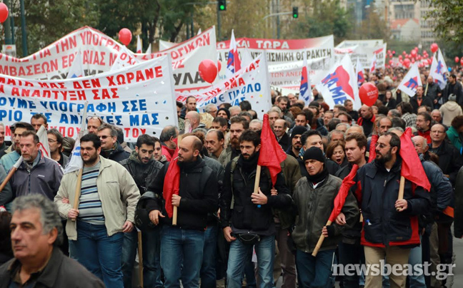 Σε εξέλιξη η πορεία του ΠΑΜΕ